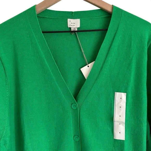 A New Day Women’s Medium Button Down Cardigan Sweater Bright Kelly Green V-Neck - Picture 4 of 13